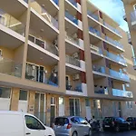 Spacious, Bright & Modern 3 Bedrooms, Balcony Apic1-1 Appartamento *