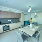 Appartamento Spacious, Bright & Modern 3 Bedrooms, Balcony Apic1-1