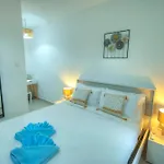 Spacious, Bright & Modern 3 Bedrooms, Balcony Apic1-1 Appartamento
