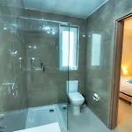 Spacious, Bright & Modern 3 Bedrooms, Balcony Apic1-1 Appartamento
