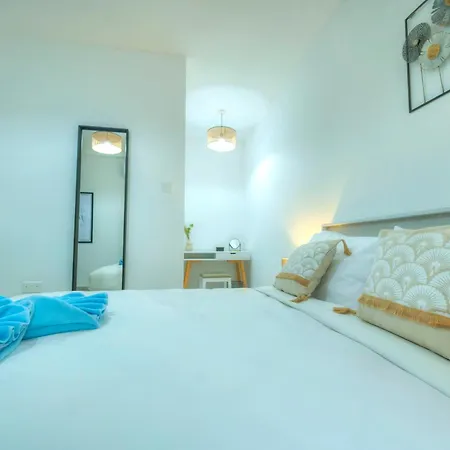 Spacious, Bright & Modern 3 Bedrooms, Balcony Apic1-1