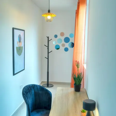 Spacious, Bright & Modern 3 Bedrooms, Balcony Apic1-1 *