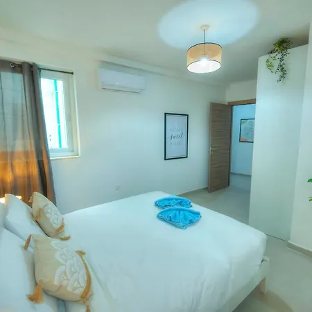Spacious, Bright & Modern 3 Bedrooms, Balcony Apic1-1 *