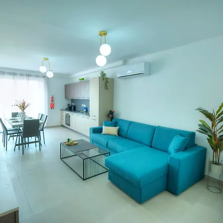 Spacious, Bright & Modern 3 Bedrooms, Balcony Apic1-1
