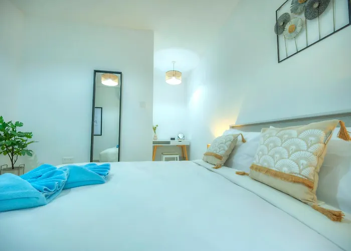 Spacious, Bright & Modern 3 Bedrooms, Balcony Apic1-1