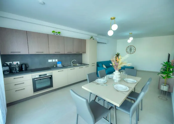 Apartament Spacious, Bright & Modern 3 Bedrooms, Balcony Apic1-1