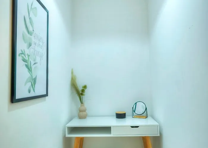 Apartament Spacious, Bright & Modern 3 Bedrooms, Balcony Apic1-1