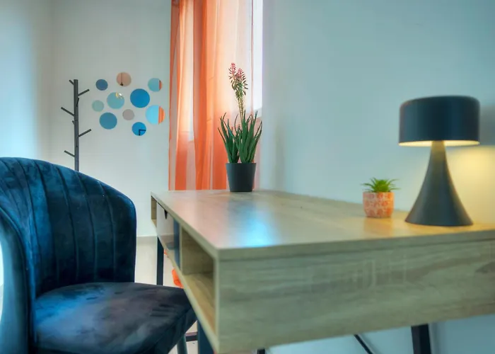 Spacious, Bright & Modern 3 Bedrooms, Balcony Apic1-1