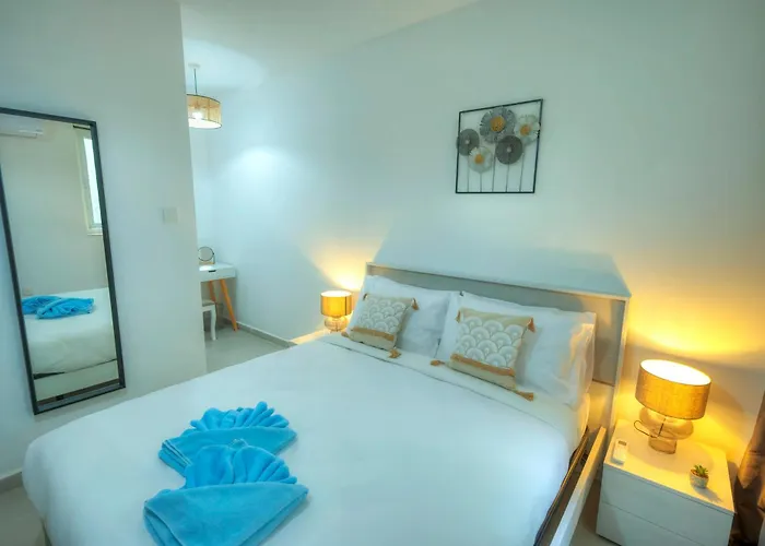 Spacious, Bright & Modern 3 Bedrooms, Balcony Apic1-1 Apartamento