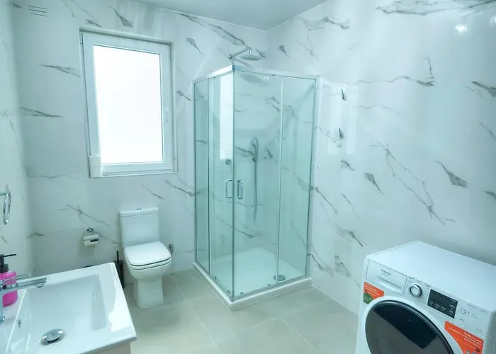 Spacious, Bright & Modern 3 Bedrooms, Balcony Apic1-1 * Msida