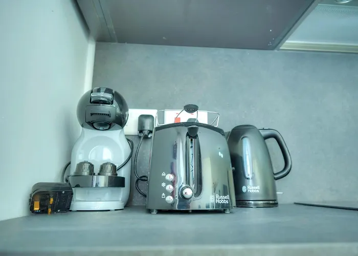 Spacious, Bright & Modern 3 Bedrooms, Balcony Apic1-1 Apartamento *