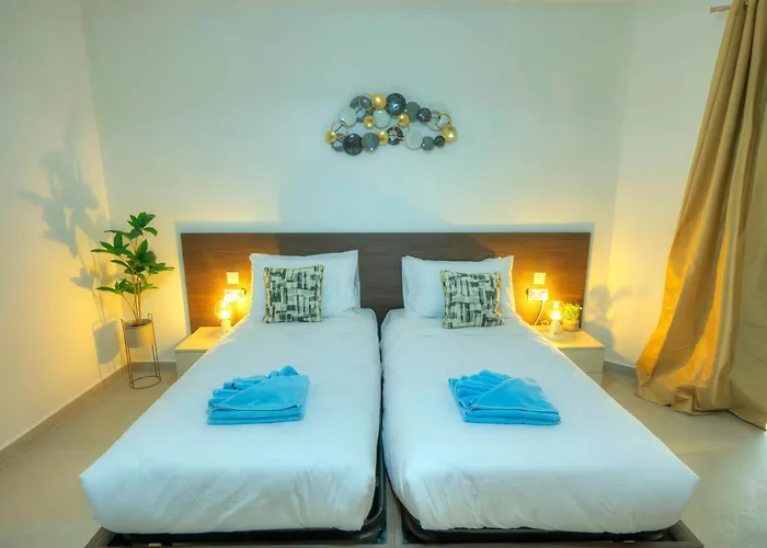 Spacious, Bright & Modern 3 Bedrooms, Balcony Apic1-1 Apartament