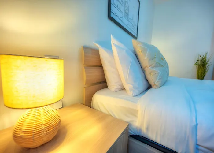 Apartamento Spacious, Bright & Modern 3 Bedrooms, Balcony Apic1-1