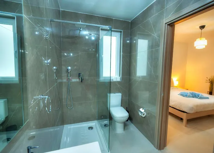 Spacious, Bright & Modern 3 Bedrooms, Balcony Apic1-1 Apartament