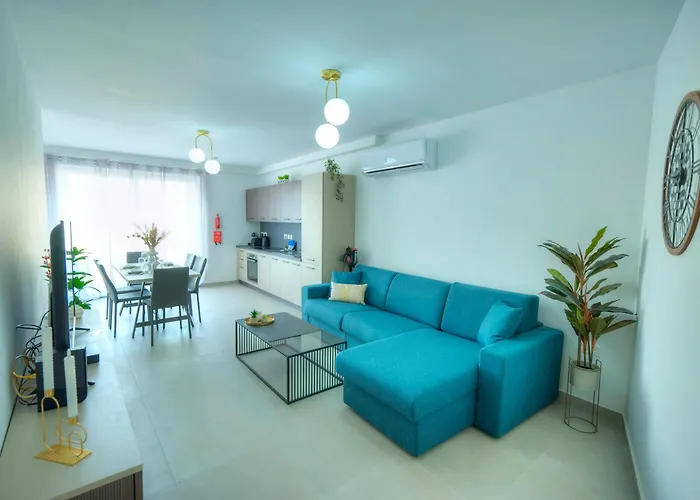 Spacious, Bright & Modern 3 Bedrooms, Balcony Apic1-1
